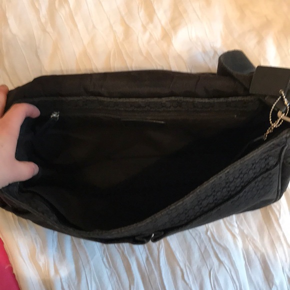 Classic Coach Messenger Cross Body Bag - Picture 5 of 7